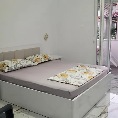 Near Guest-House بيت للعطل