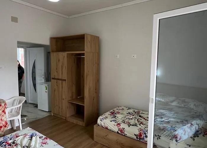 Near Guest-house * ドゥラス